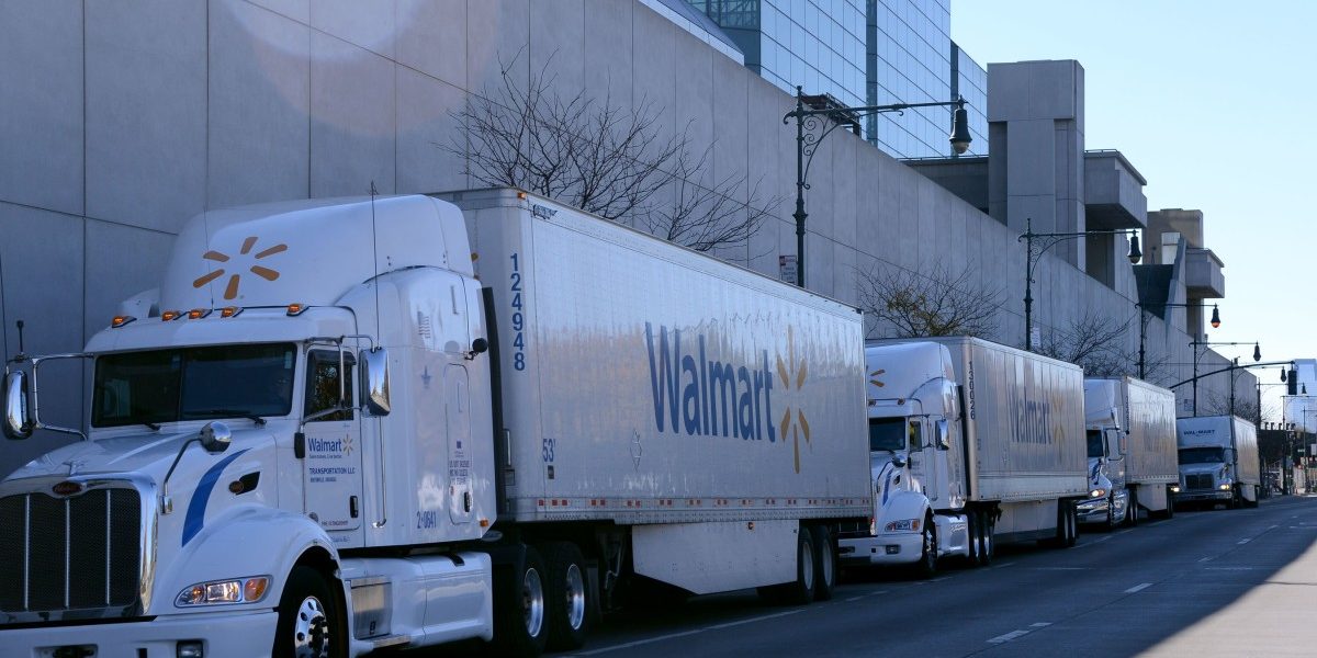 Walmart plans to decarbonize its transport fleet with renewable natural gas Walmart plans to decarbonize its transport fleet with renewable natural gas