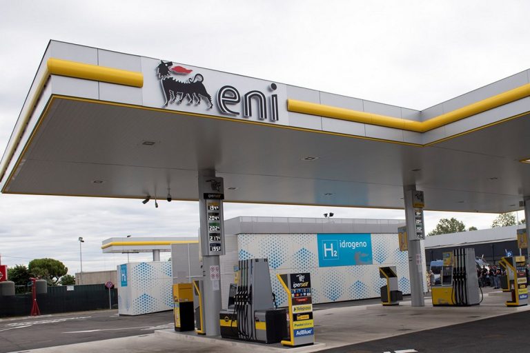 Eni and Toyota put into operation first hydrogen filling station in Venice Eni and Toyota put into operation first hydrogen filling station in Venice