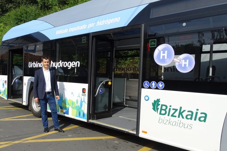 Biscay public transport tests performance and refueling of Solaris H2 bus Biscay public transport tests performance and refueling of Solaris H2 bus