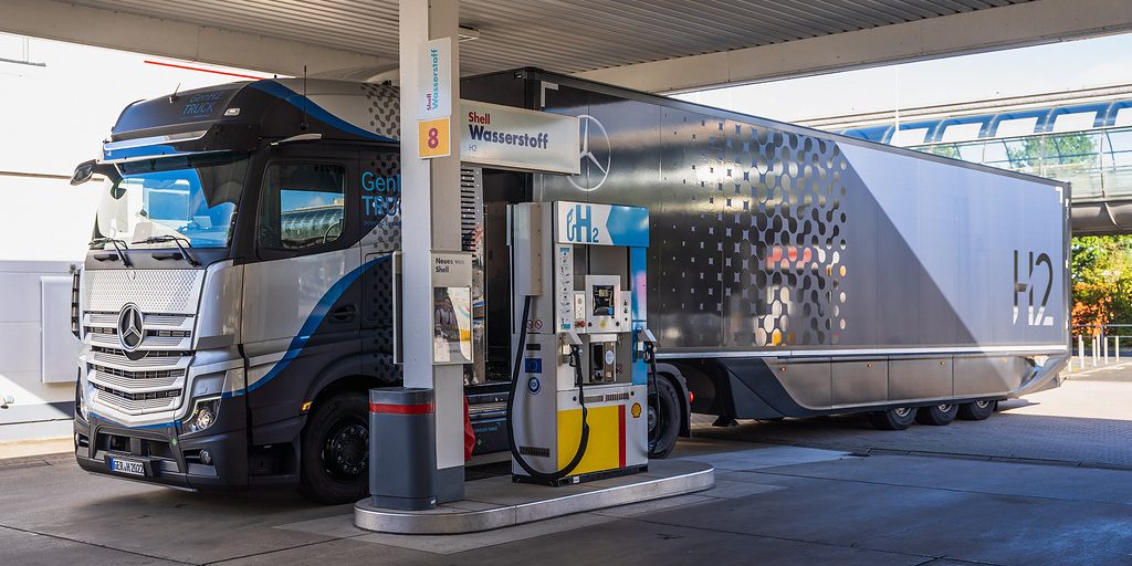 Daimler Truck Demonstrates Practicality Of Hydrogen Trucks At IAA 2022 ...