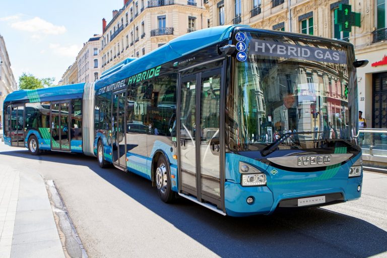 nota5 IVECO BUS unveils URBANWAY Hybrid CNG articulated bus for city transport