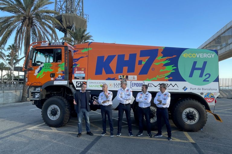 Port de Barcelona y EVARM colaboran en el primer camión a hidrógeno del Dakar Port de Barcelona y EVARM colaboran en el primer camión a hidrógeno del Dakar