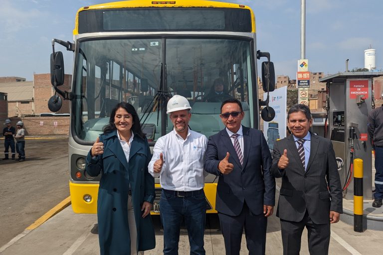 Cálidda inauguró la primera estación privada de gas para buses de Lima Cálidda inauguró la primera estación privada de gas para buses de Lima
