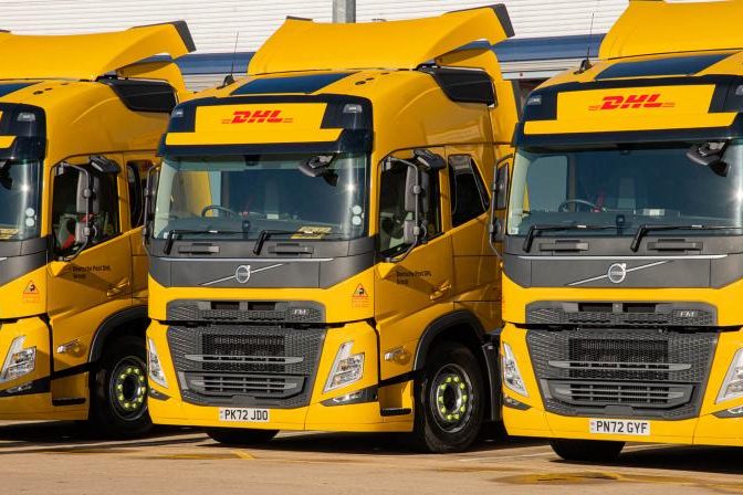 DHL PARCEL UK TAKES DELIVERY OF SIX FULLY ELECTRIC TRUCKS AND BEGINS ROLL-OUT OF 30 LNG TRACTOR UNITS DHL PARCEL UK TAKES DELIVERY OF SIX FULLY ELECTRIC TRUCKS AND BEGINS ROLL-OUT OF 30 LNG TRACTOR UNITS