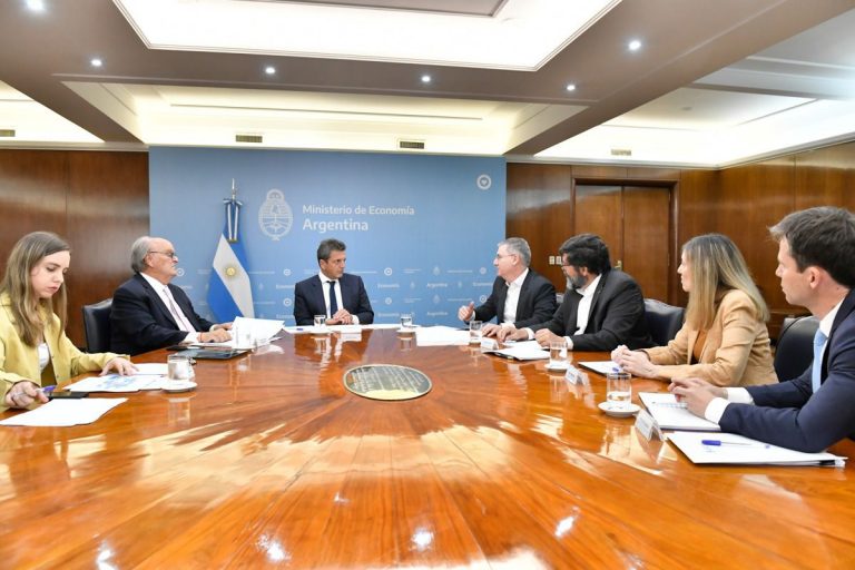 IVECO presenta al gobierno argentino plan de inversiones para fabricar vehículos a GNC IVECO presenta al gobierno argentino plan de inversiones para fabricar vehículos a GNC