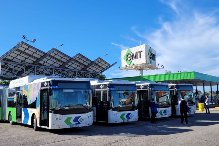 Incorporan los primeros buses de 18 metros a GNC en el transporte público de Palma Incorporan los primeros buses de 18 metros a GNC en el transporte público de Palma