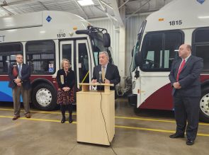EEUU: operador de transporte de Illinois recibe fondos para sustituir buses diésel
