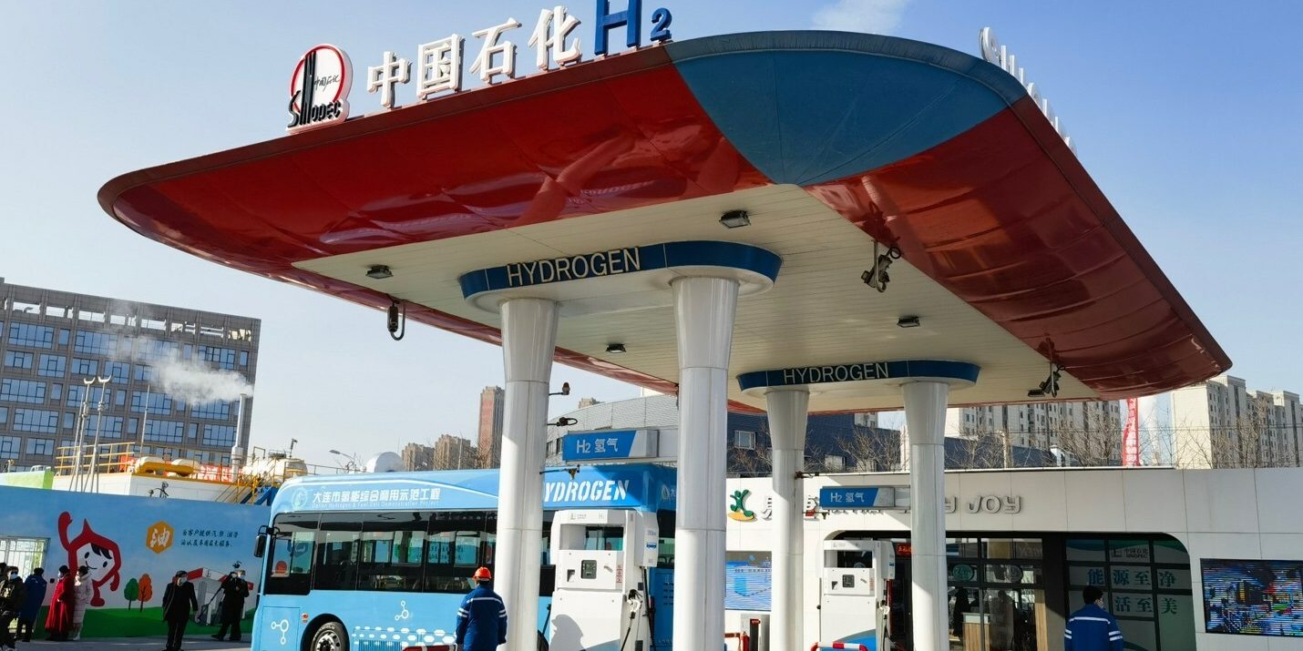 Sinopec puts into operation pioneering hydrogen refueling station in China