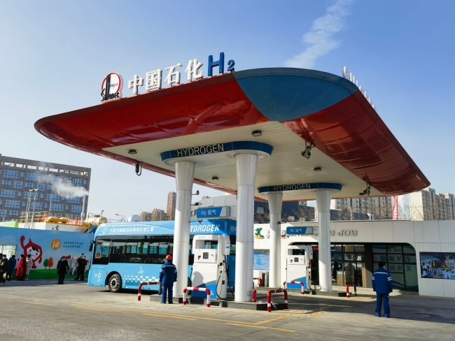 Sinopec puts into operation pioneering hydrogen refueling station in China