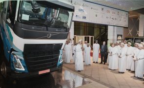 Omán presenta su primer camión dual fuel a hidrógeno