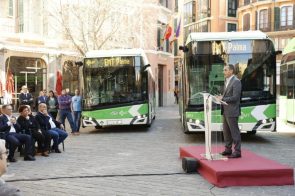 Palma de Mallorca presenta sus primeros tres buses a hidrógeno verde