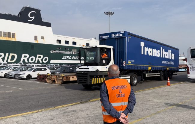 Valenciaport, the first port in the world to use green hydrogen 4×4 tractor trucks Valenciaport, the first port in the world to use green hydrogen 4×4 tractor trucks