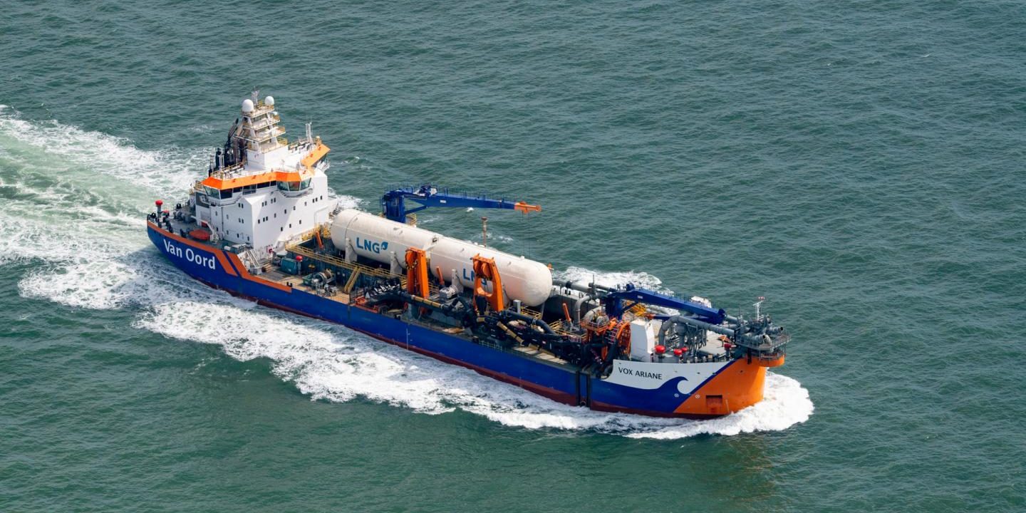Van Oord’s new LNG-powered sister vessels join forces to protect Dutch coast Van Oord’s new LNG-powered sister vessels join forces to protect Dutch coast